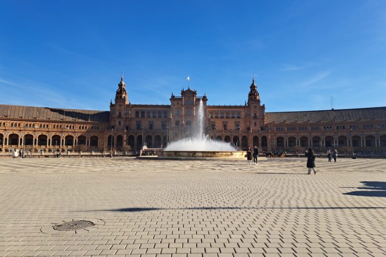 Plaza de España de Sevilla con su fuente